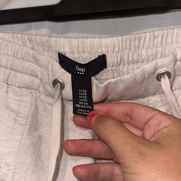 cream linen blend GAP drawstring shorts size small regular - Picture 3 of 4